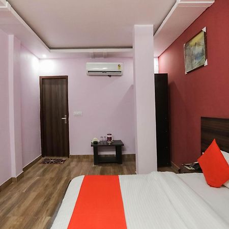 Hotel O Red Velvet Rooms & Banquet ファリーダーバード エクステリア 写真